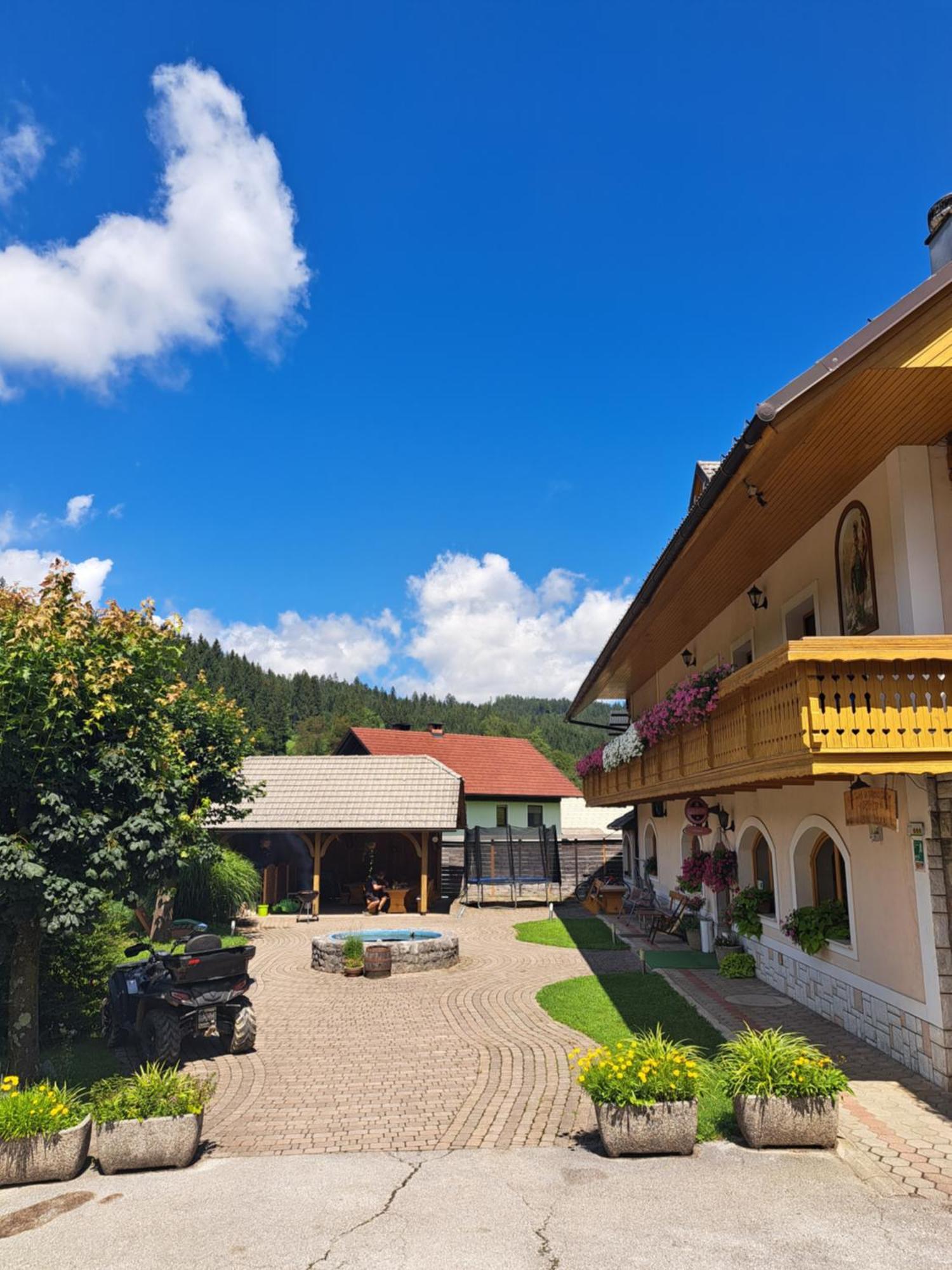 Guest House Kveder Škofja Loka Eksteriør billede