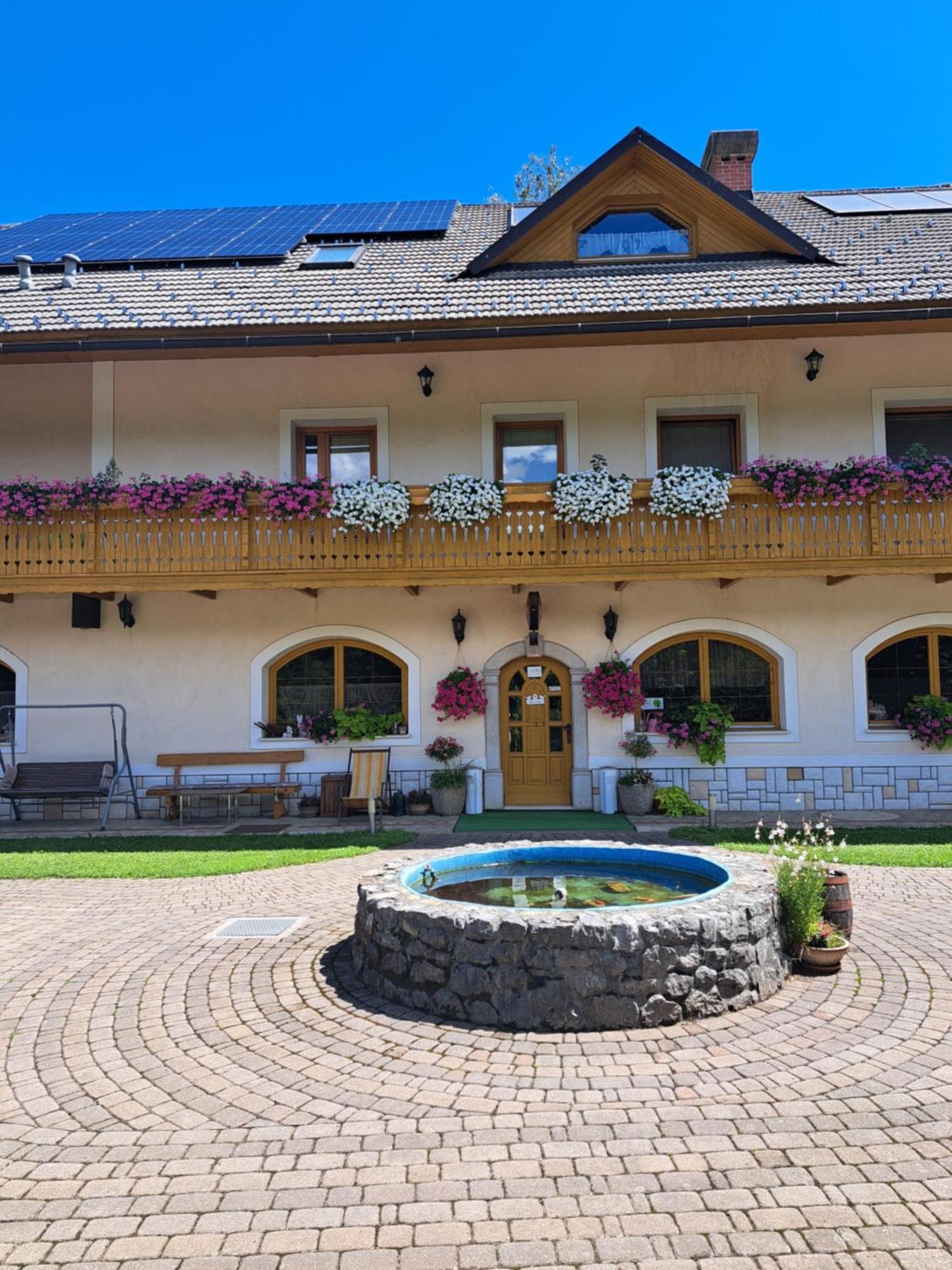 Guest House Kveder Škofja Loka Eksteriør billede