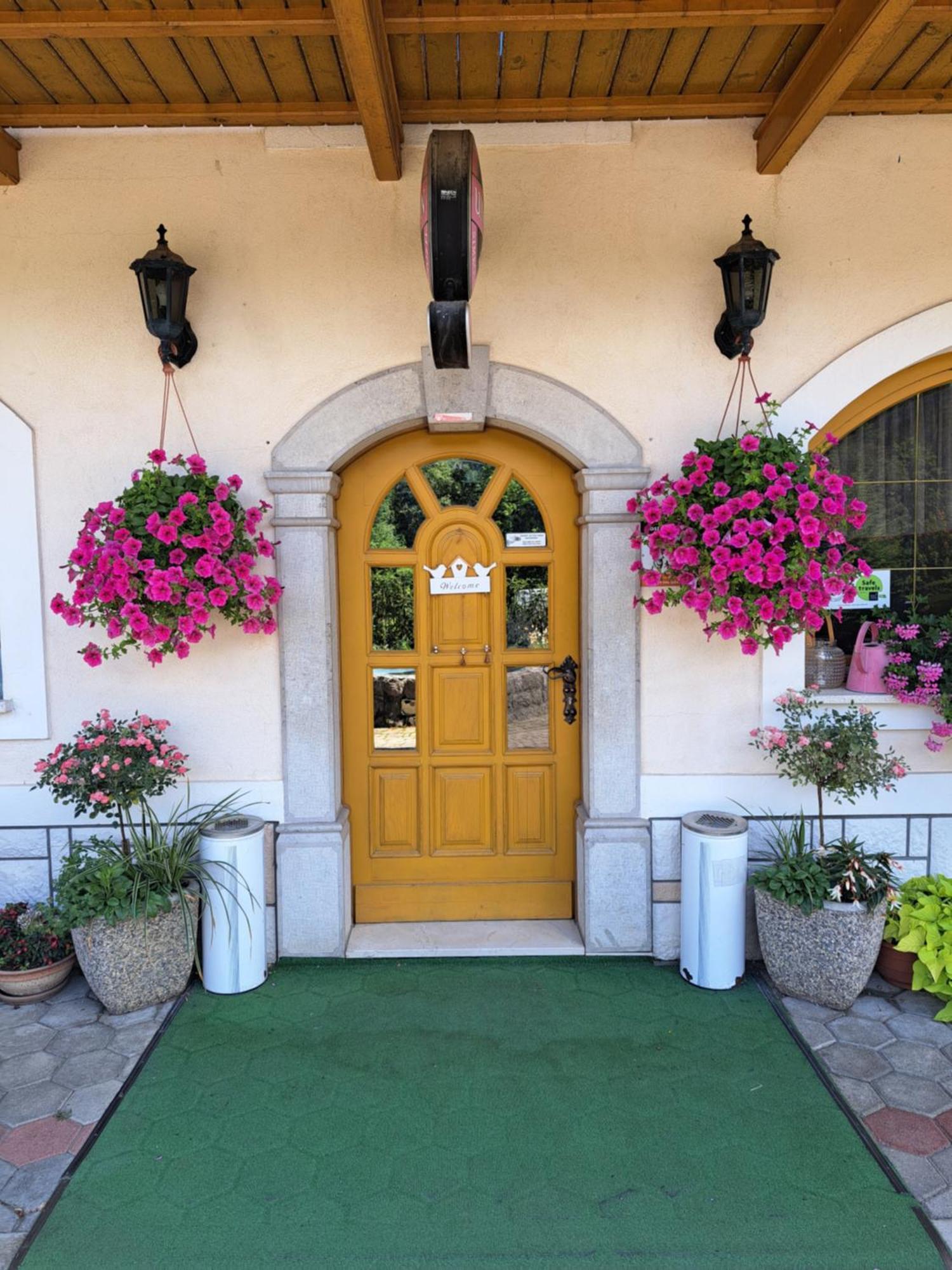 Guest House Kveder Škofja Loka Eksteriør billede